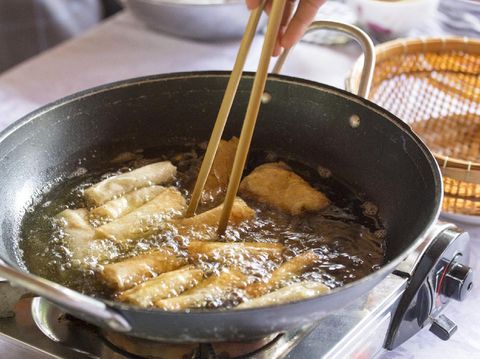 Cara menggoreng lumpia agar renyah dan tidak berminyak